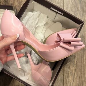 Chic Pink Bow Heels